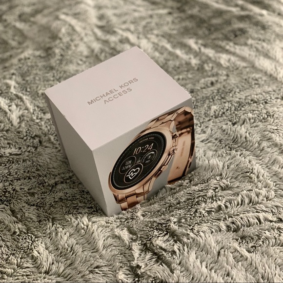 Rose Gold Michael Kors Access Smartwatch For Sale - Picture 2 of 4